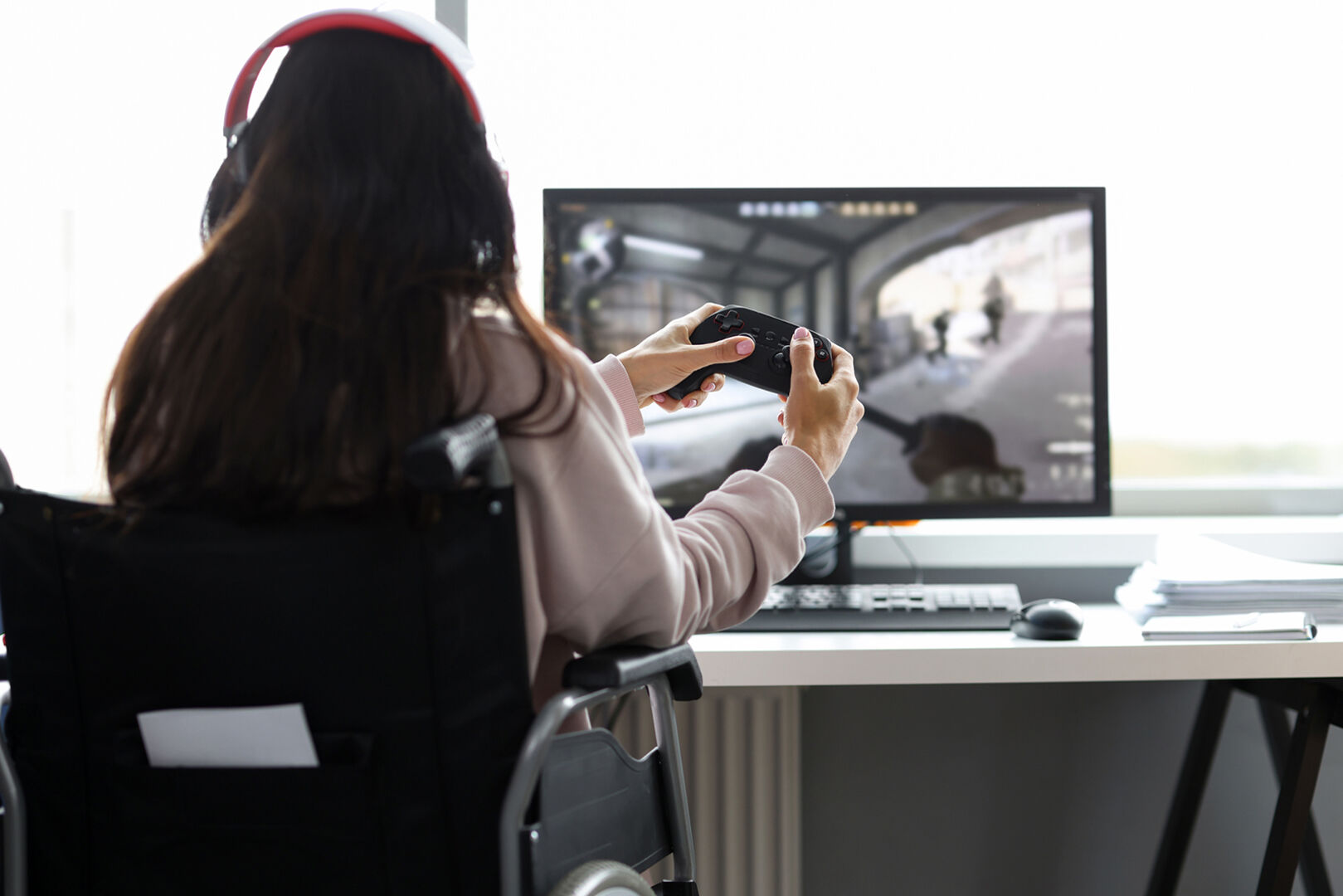 Frau spiel Videospiele | Credit: iStock.com/megaflopp