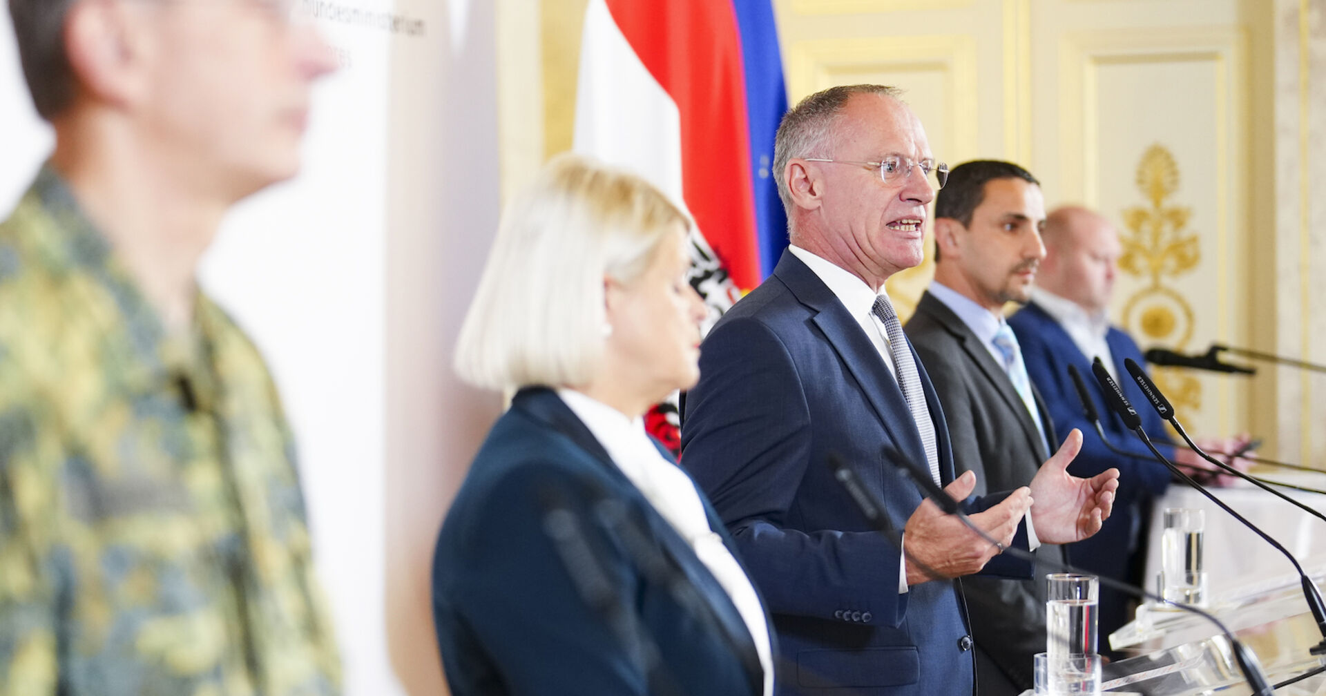 Soldaten, Tanner und Karner bei einer gemeinsamen Pressekonferenz
