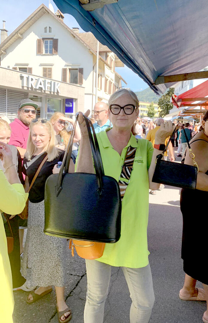 Andrea Fritz-Pinggera verkaufte fleißig für die gute Sache.