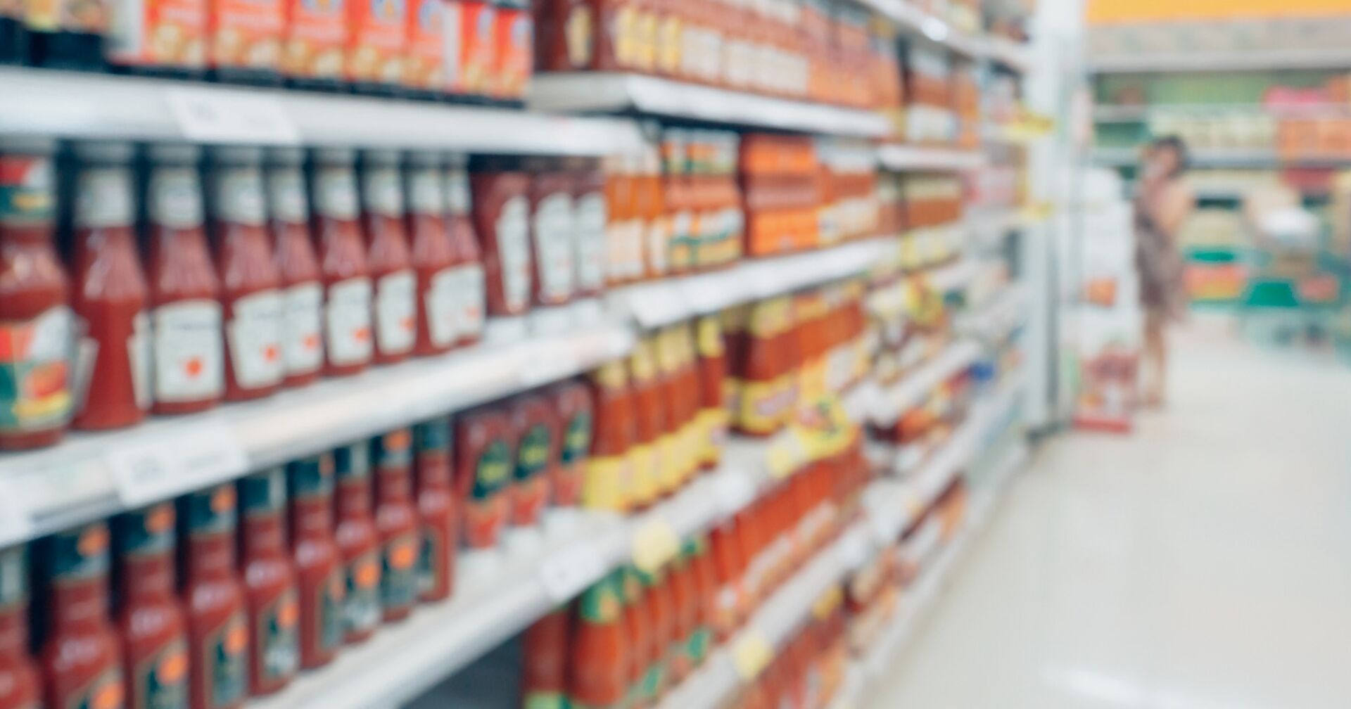 Ketchup-Regal im Supermarkt