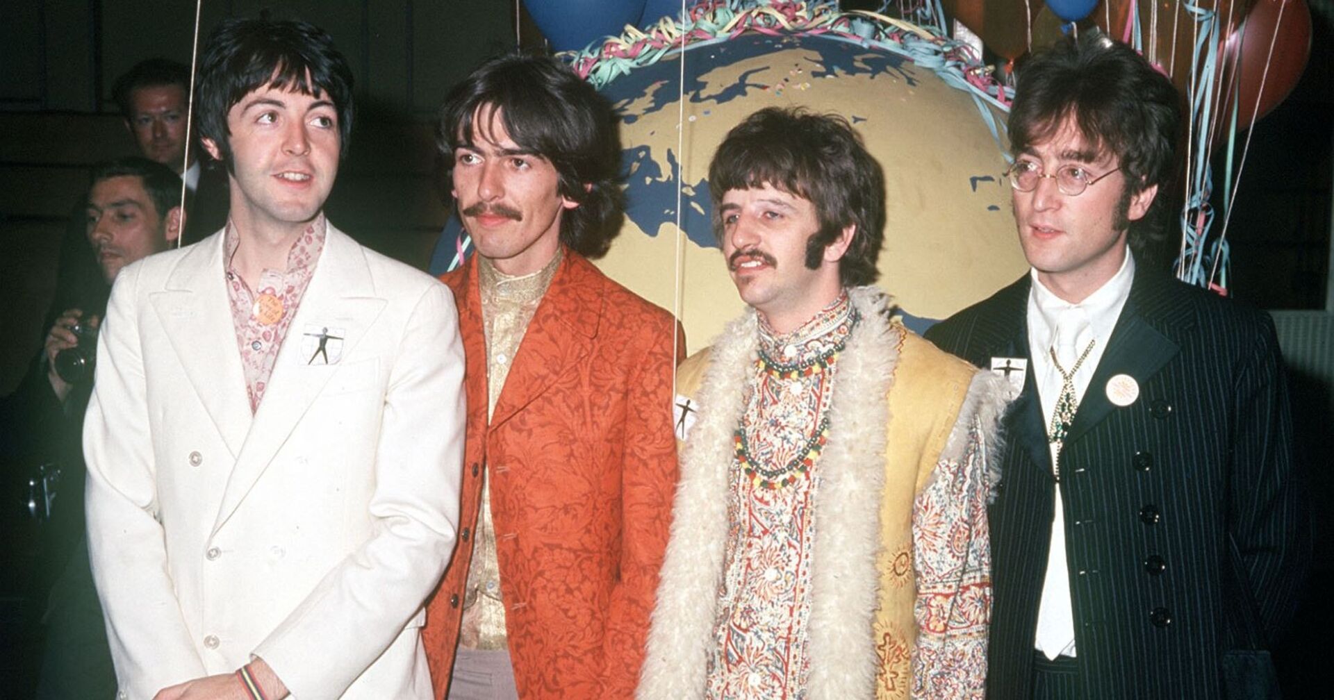 aul McCartney, George Harrison, Ringo Starr und John Lennon Ende der 60er in einem Studio