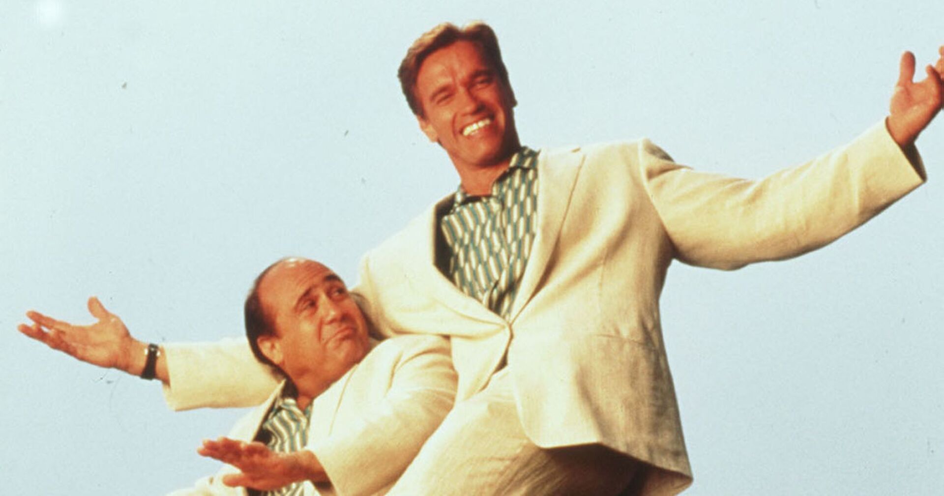 Danny DeVito und Arnold Schwarzenegger in "Twins" im Jahr 1988.