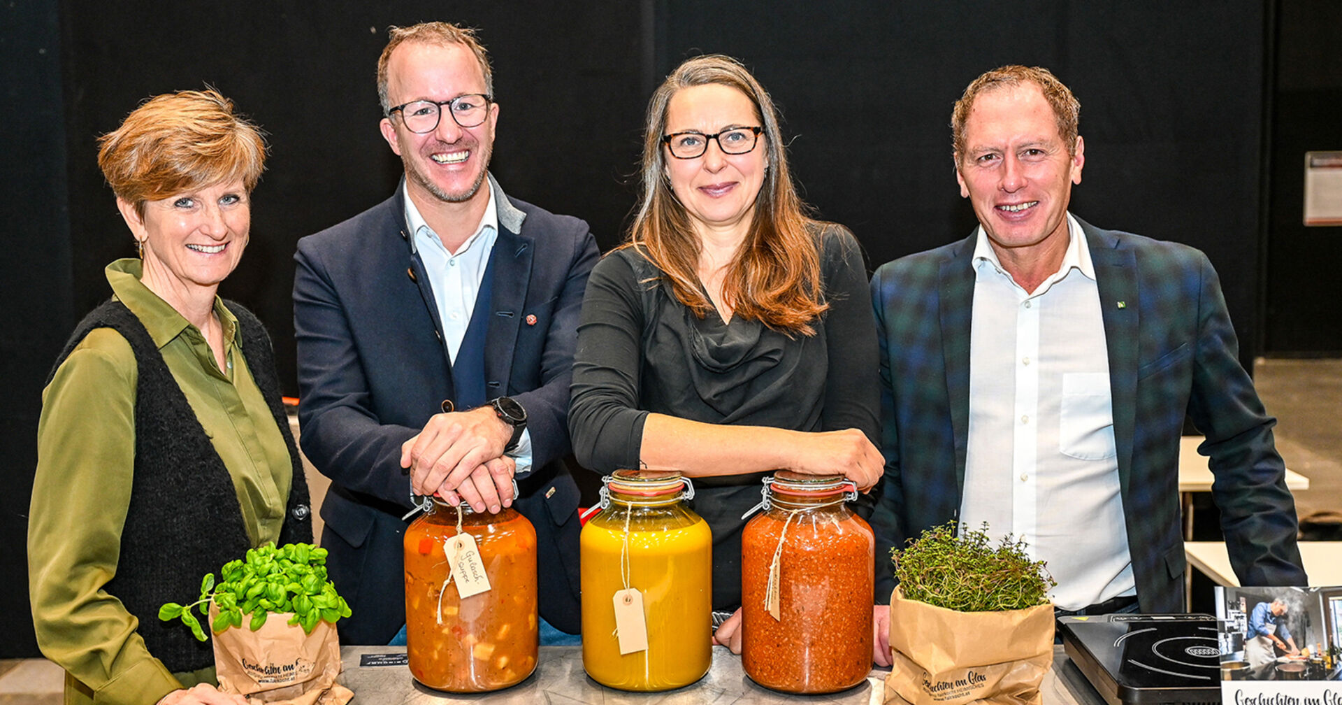 GF Sabine Tichy-Treimel (Messe Dornbirn), LR Christian Gantner (Tourismus und Landwirtschaft), Bianca Erath (FAIRKOCHT) und LWK Präsident Josef Moosbrugger
