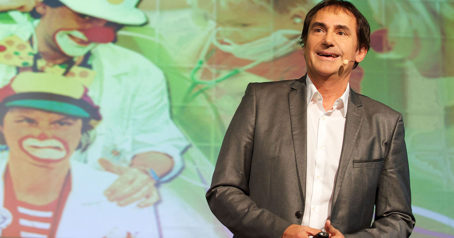 Porträt mit Bügel-Mikrofon