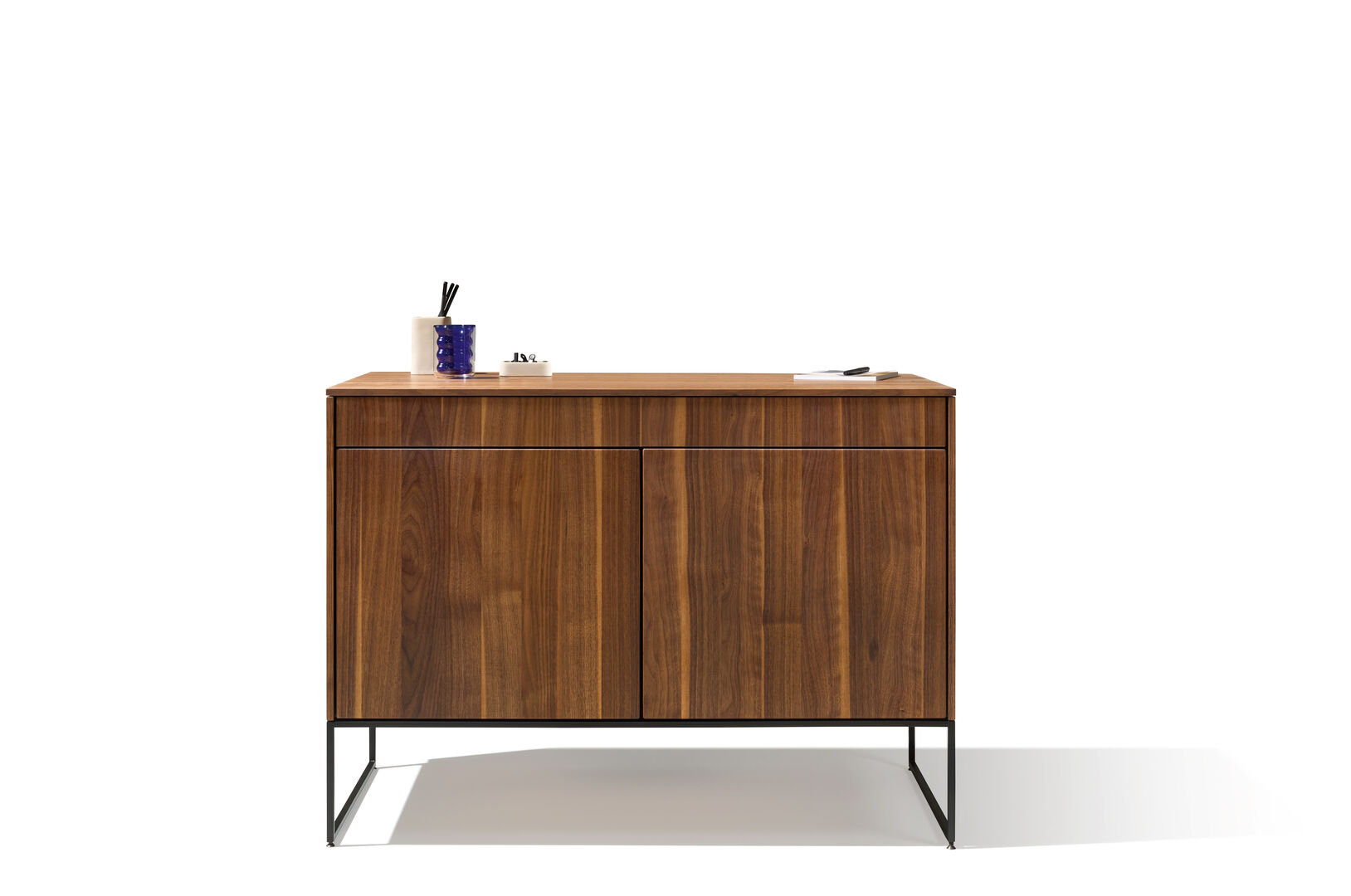 Sekretär aus dunklem Holz