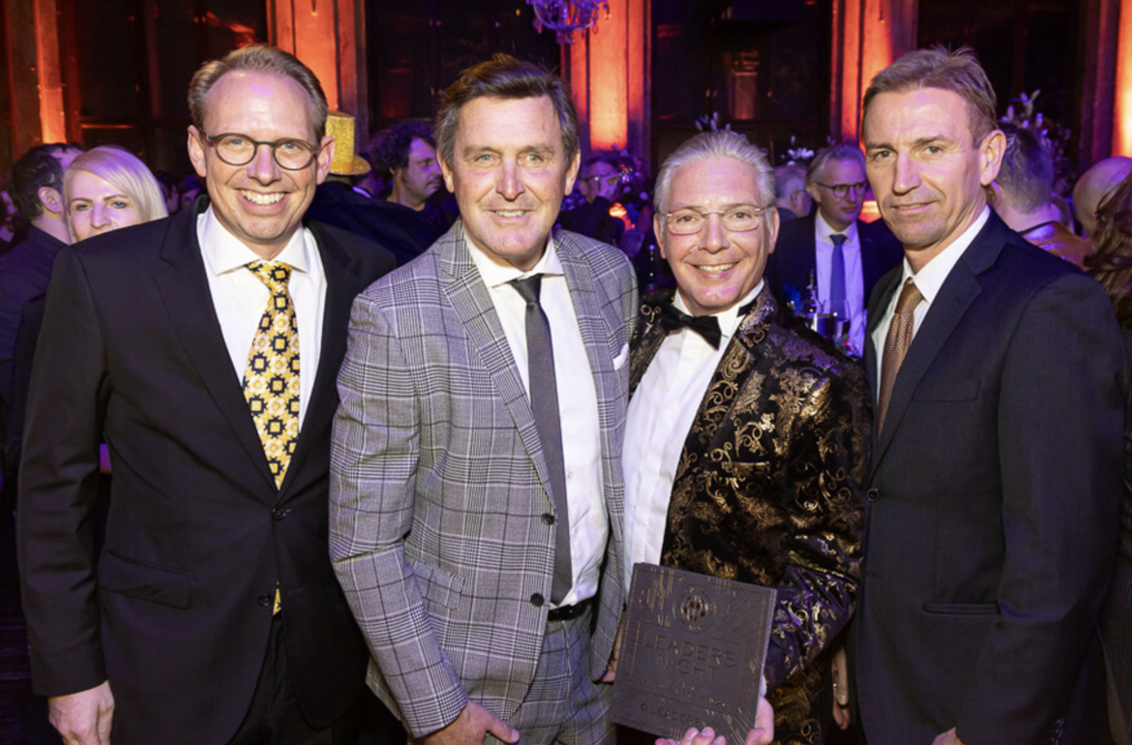 Paul Leitenmüller mit Gästen bei der Geburtstagsfeier von leadersnet | Credit: leadersnet.at / C. Mikes