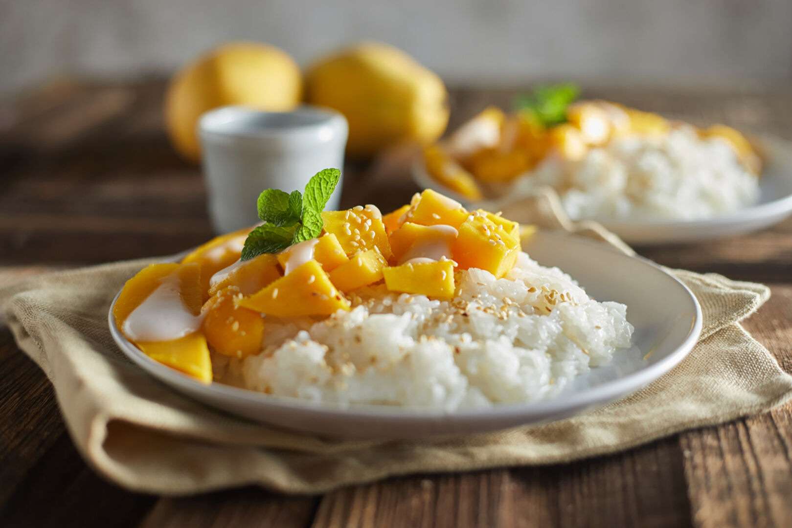 Mango mit Klebreis | Credit: iStock.com/musicphone1