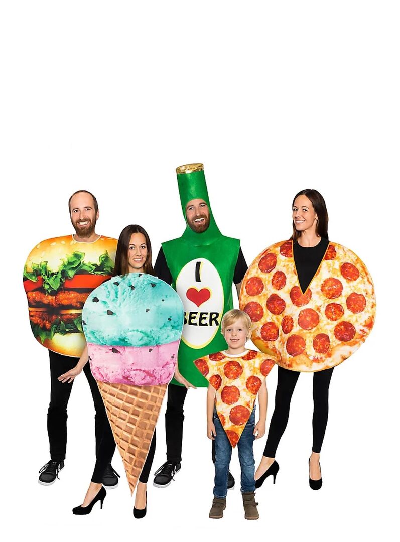 Vier Erwachsene und ein Kind verkleidet als Pizza, Burger, Bier und Eis