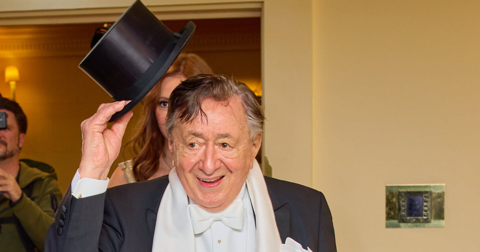 Richard Lugner mit einem Zylinder auf dem Opernball.