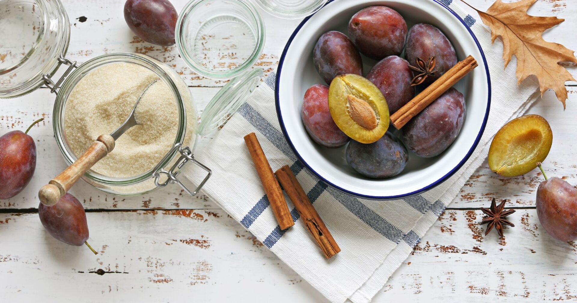 Zwetschken in einem Topf | Credit: iStock.com/los_angela