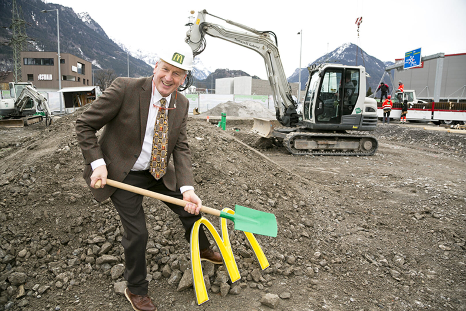 Franchisenehmer und Gastgeber Loek Versluis freut sich über den offiziellen Baubeginn des neuen McDonald’s Restaurants in Bürs/Bludenz.