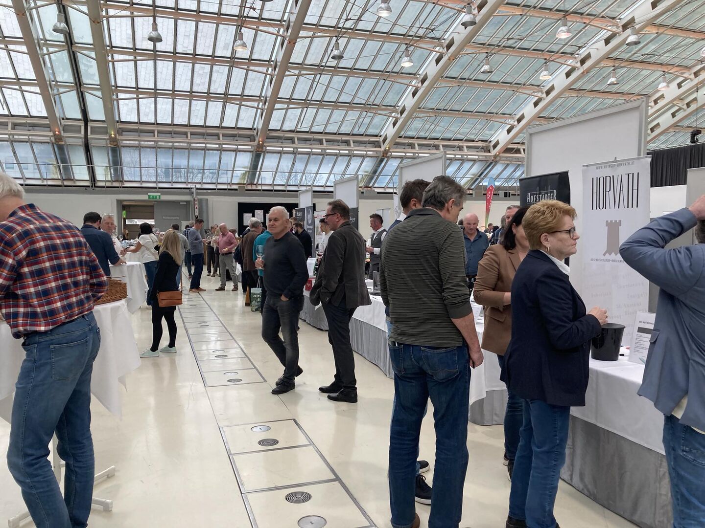 Wein aus dem Burgenland: Im Linzer Design Center wurde fleißig verkostet.