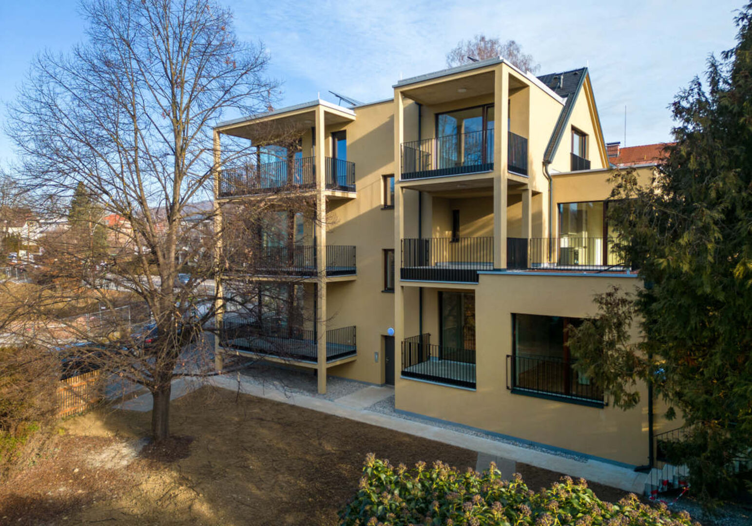 Neubau-Wohnungen mit Balkon, Terrasse und Grünfläche
