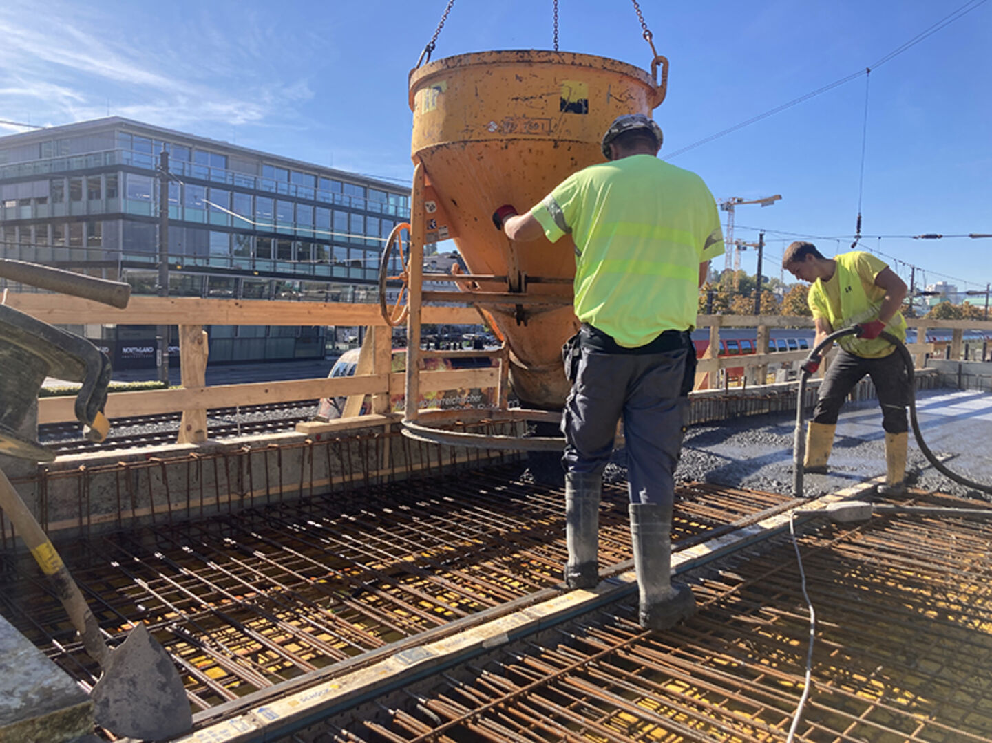 Mit dem Fokus auf umweltfreundliche Baustoffe wie dem "Klimabeton" setzt die Messe einen Fokus auf klimafittes Bauen.