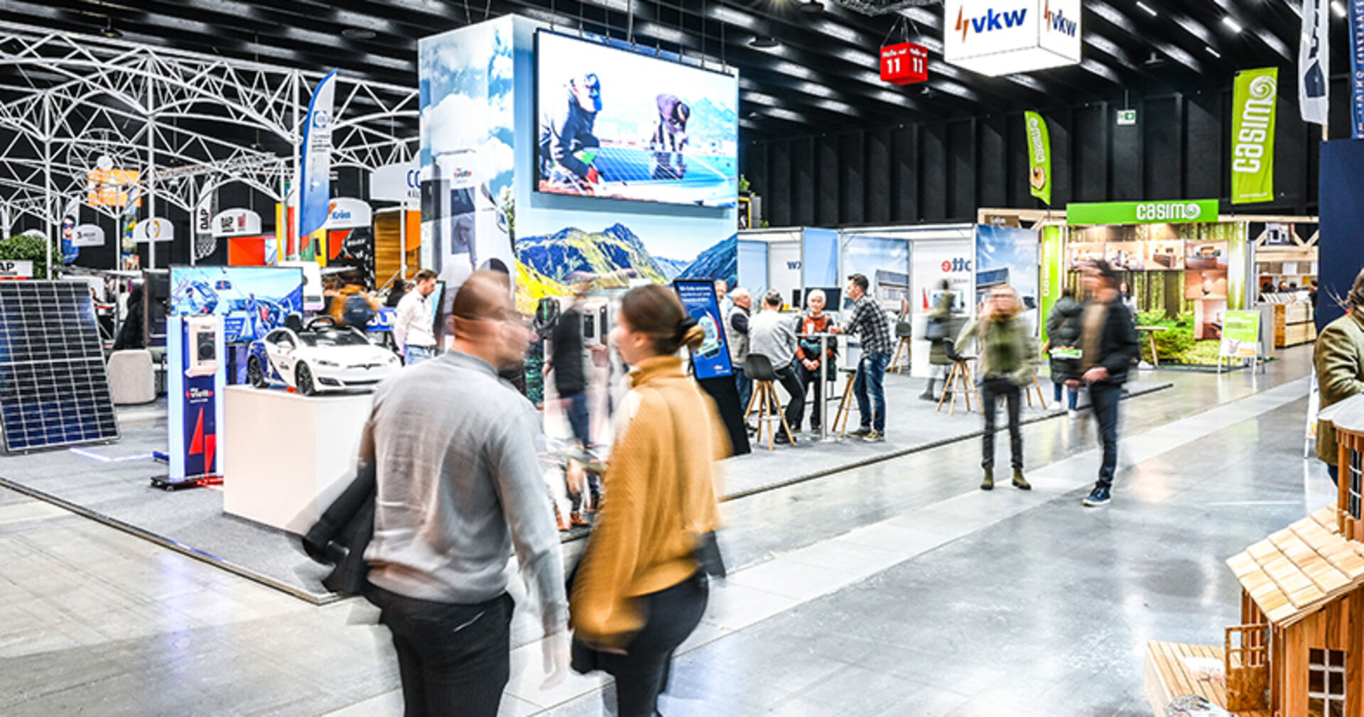 Die com:bau präsentiert unter dem Motto "bautark" innovative und nachhaltige Lösungen für das Bauen und Sanieren der Zukunft.