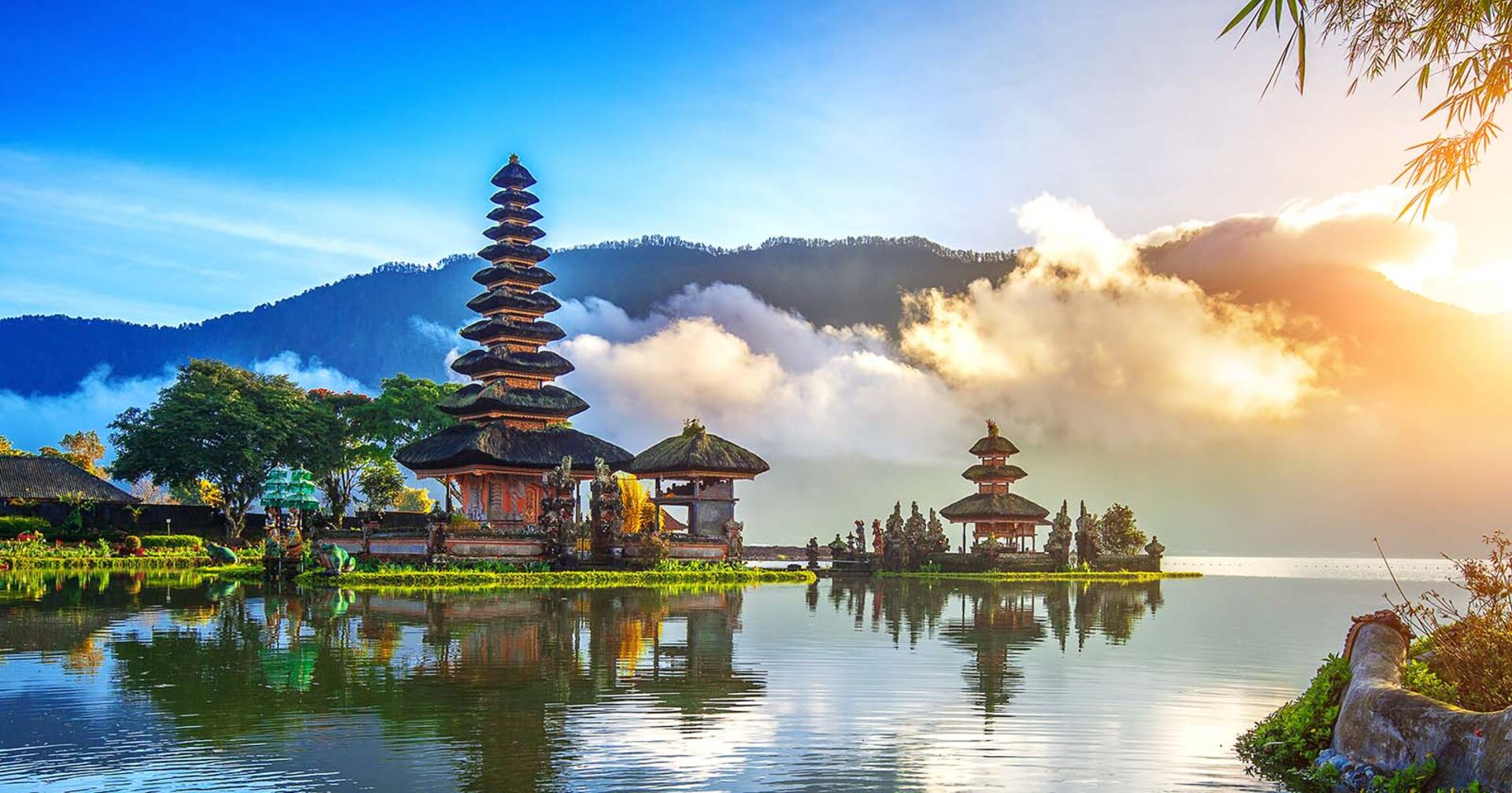 Bali bei Sonnenaufgang | Credit: iStock.com/tawatchaiprakobkit