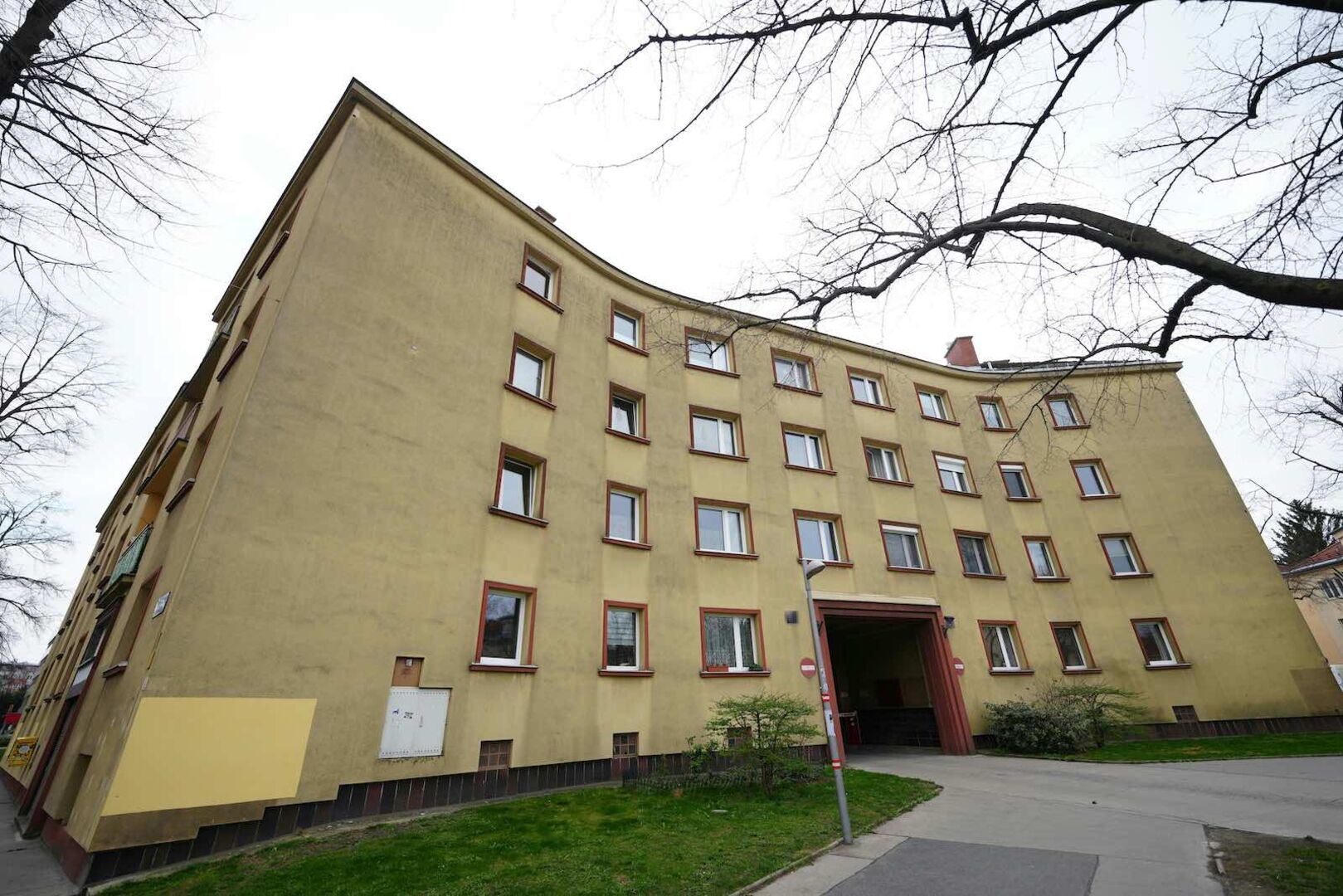 Das Wohnhaus in Wien-Simmering, in dem das Mädchen gefunden wurde.