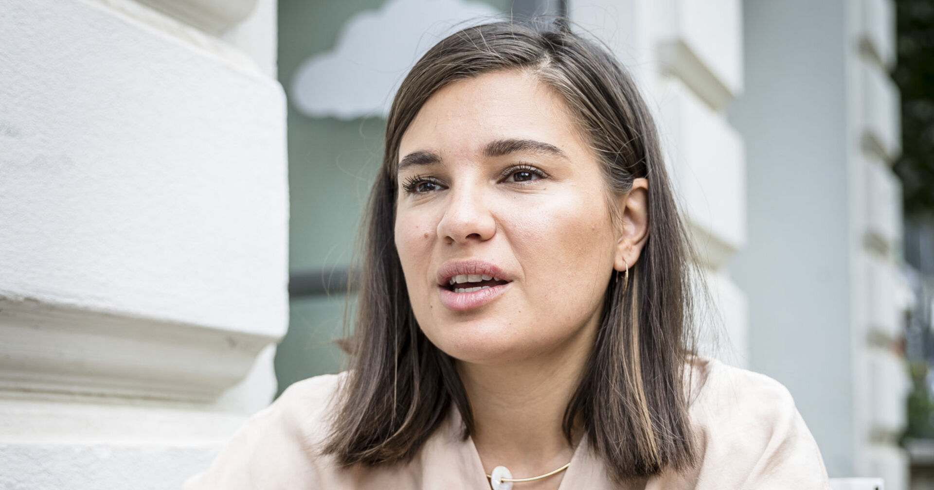 Influencerin DariaDaria in einem Gespräch