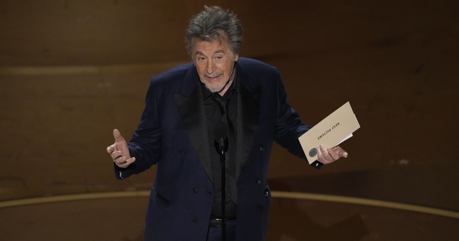 Al Pacino verkündet den Sieger der Kategorie "Bester Film".