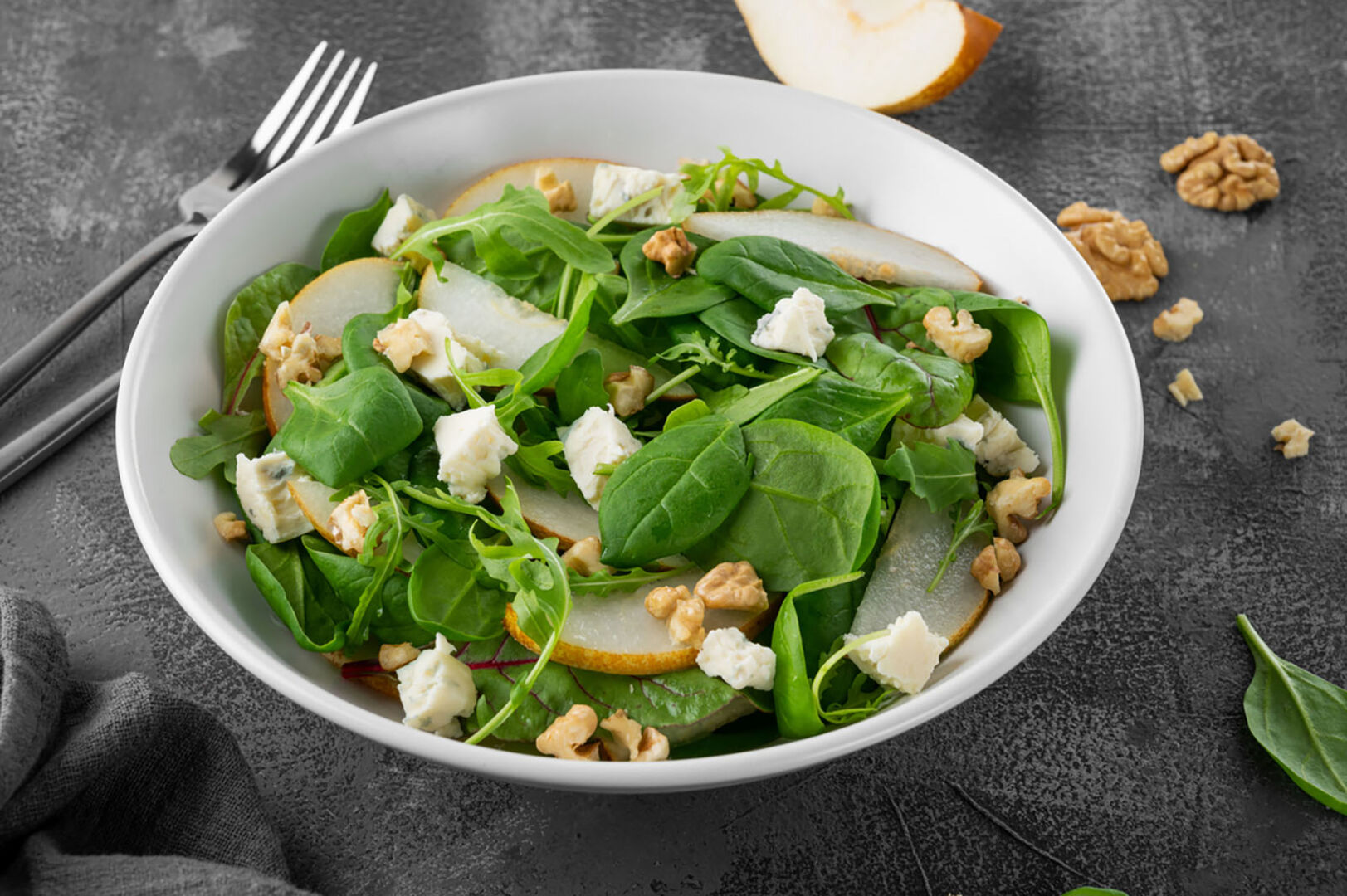 Birnen-Spinat-Salat | Credit: iStock.com/Irina Taskova