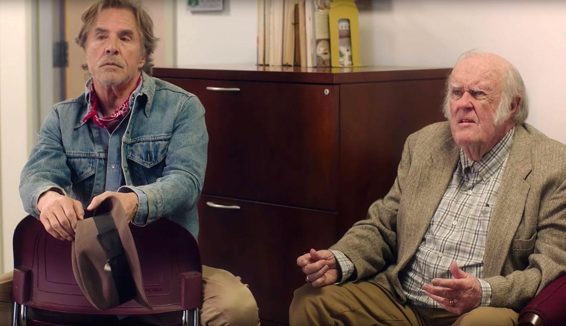 Filmausschnitt: M. Emmet Walsh in "A Little White Lie" (2022)