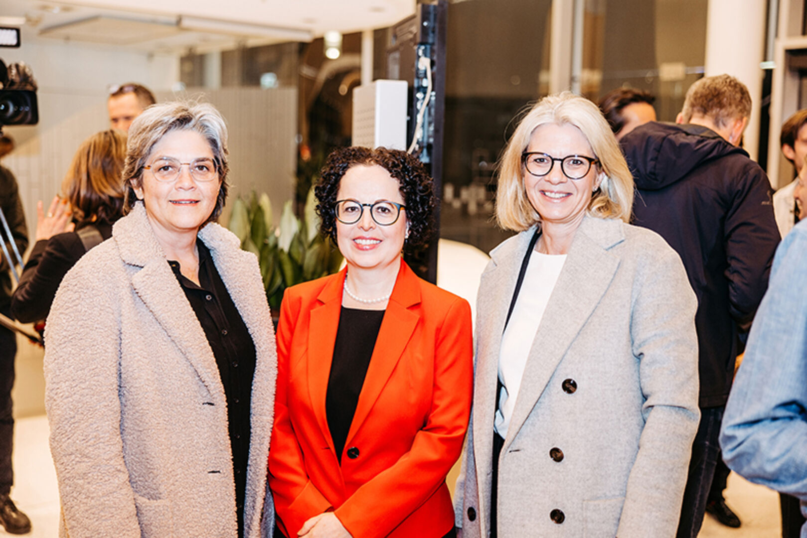 Bundesrätin Christine Schwarz-Fuchs und Karin Fink-Loos (Kugel Fink) (v.li.)
