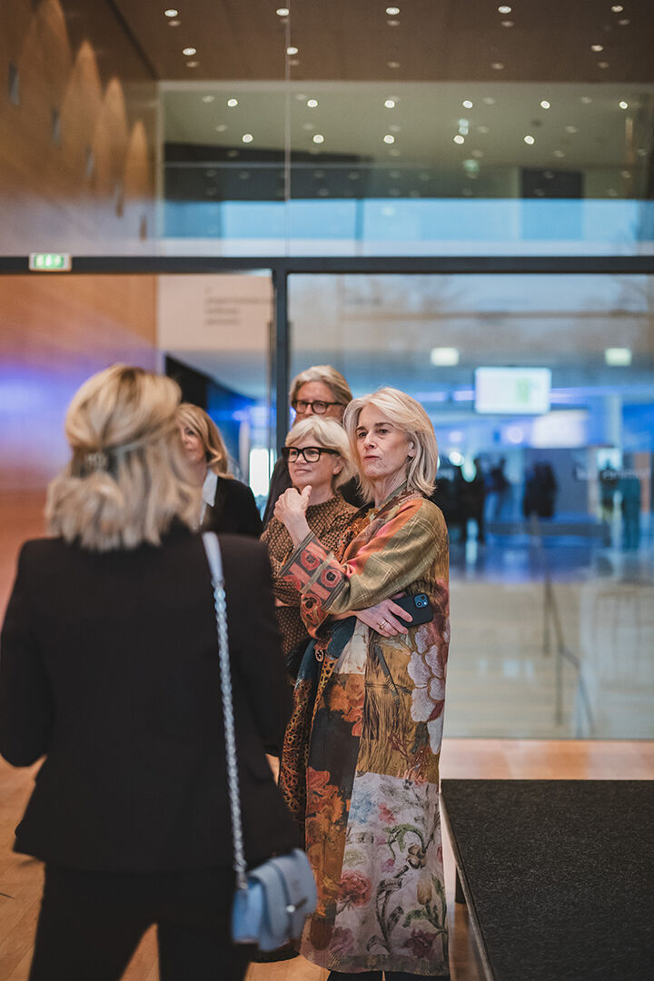 STAGE Besucherinnen: Sabine Alge und Martina Hladik (Roomservice) (v. li.)