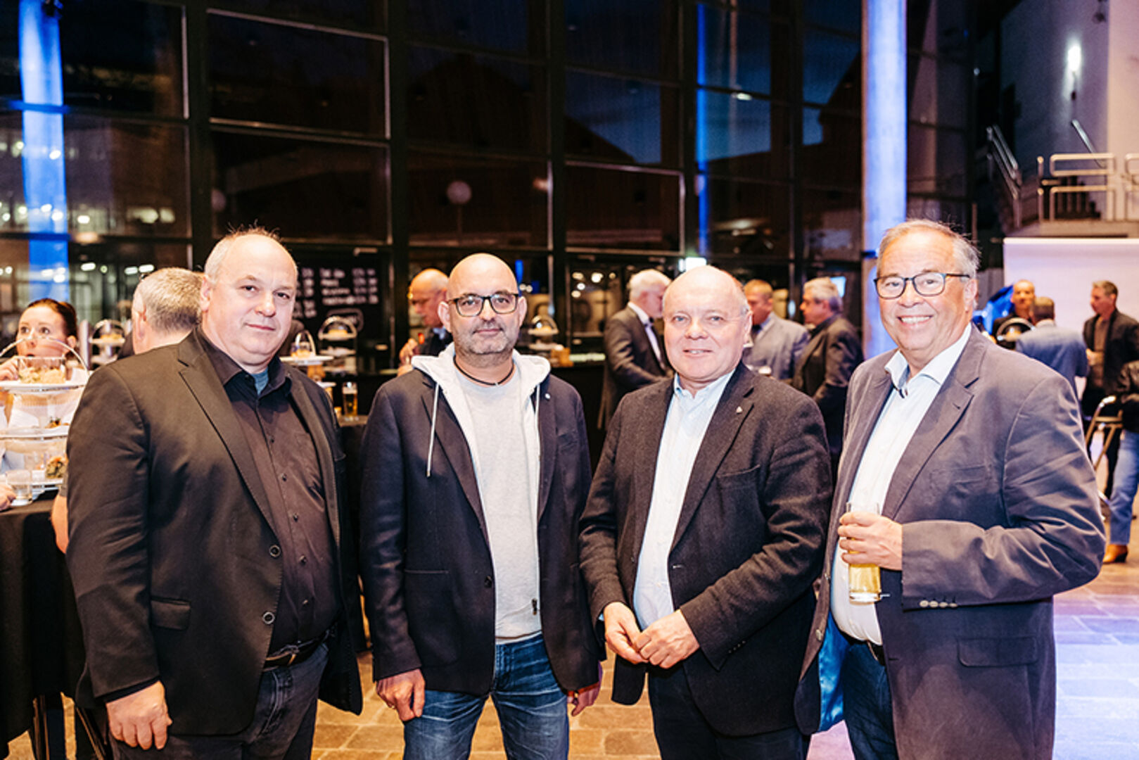 Richard Witting (Haustechnik), Markus Gritschacher (Autohaus Hard), Rudi Gort  (Fliesen und Öfen) und Walter Pfanner (Pfanner &amp; Gutmann Getränke) (v. li.)