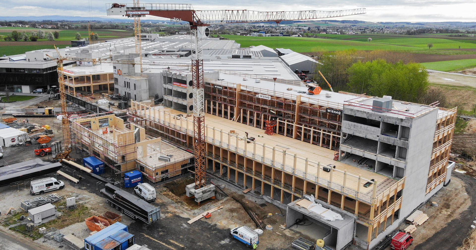 Baustelle des Holz-Parkhauses von Hargassner