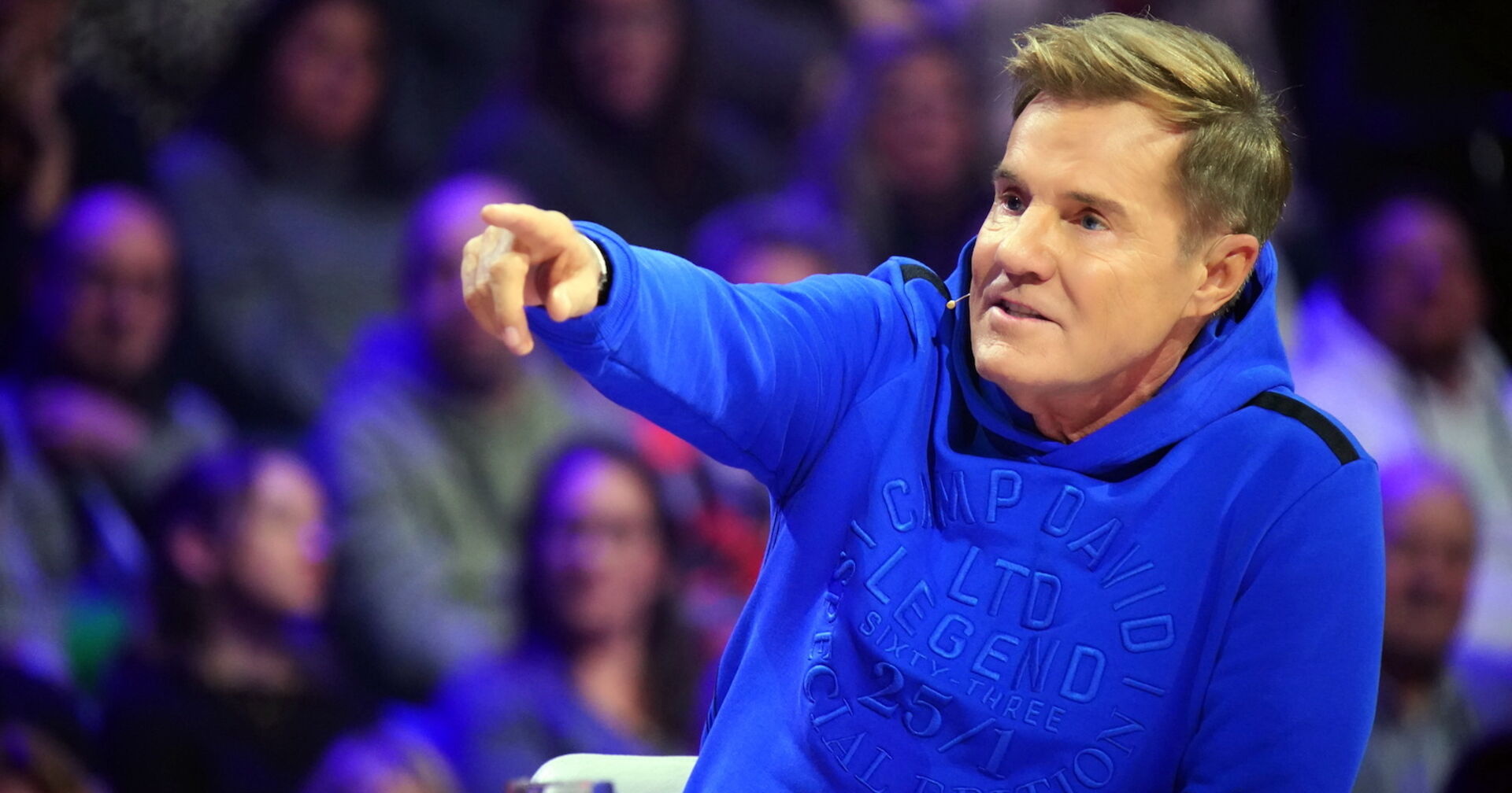 Dieter Bohlen mit einem blauen Pullover.