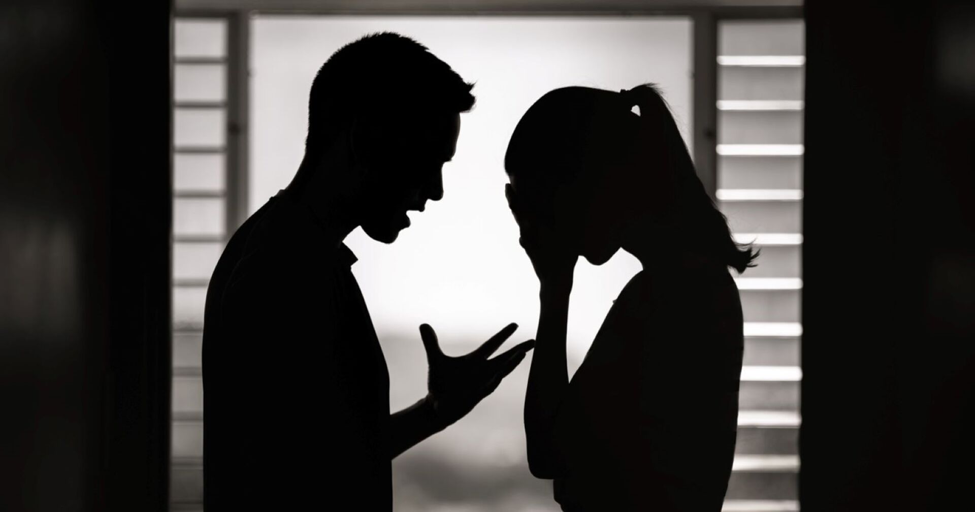 Heftiger Streit zwischen einem Mann und einer Frau.