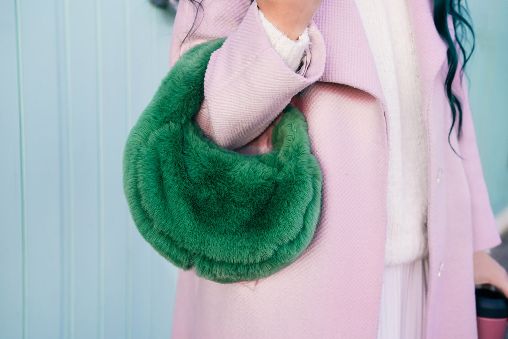 Grüne Fellhandtasche | Credit: iStock.com/OKrasyuk