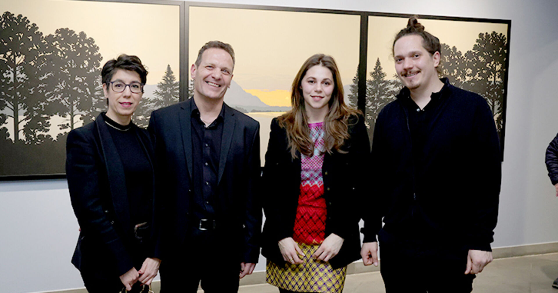 Rosa Dias, Künstler Stefan Rüesch und die Galeristen Leonie Hirn und Calvin Mechora (v. li.)