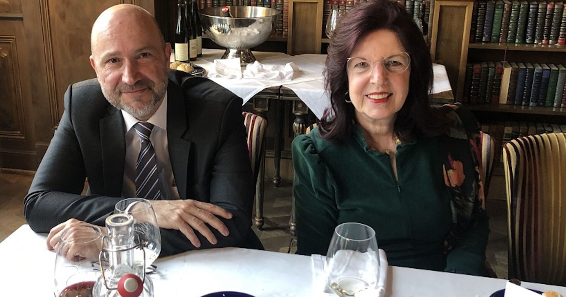 Wirtschaft trifft Diplomatie beim Business Lunch