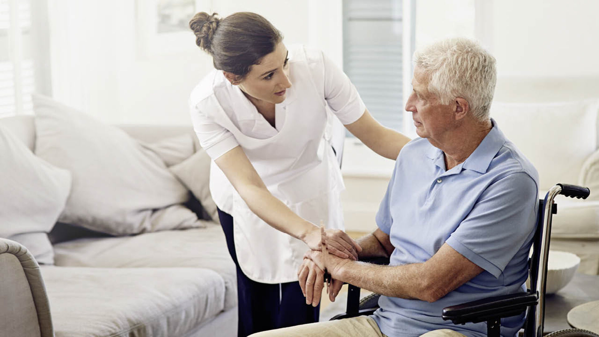 Rollstuhl mit Betreuung