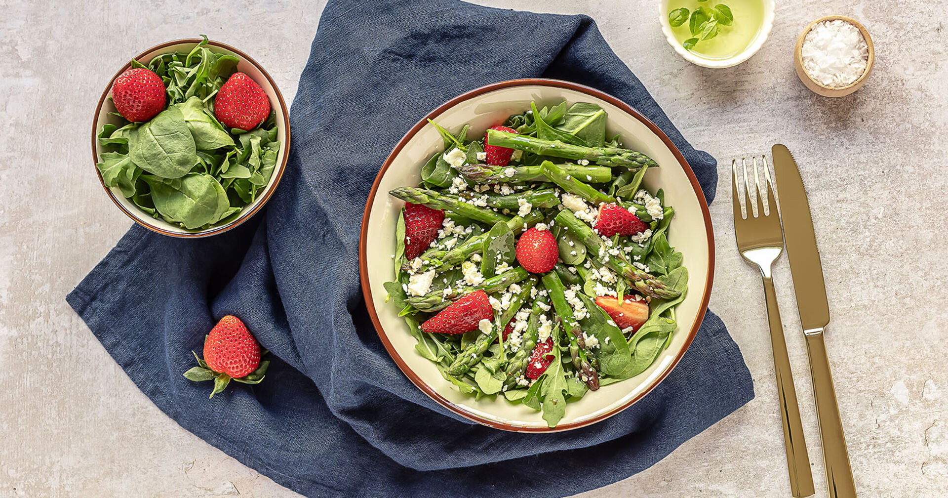 Erdbeer-Spargel-Salat | Credit: iStock.com/Jane Vershinin