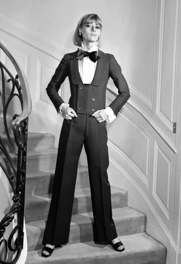 Yves Saint Laurent: Smoking für Frauen  | Credit: STAFF / AFP / picturedesk.com