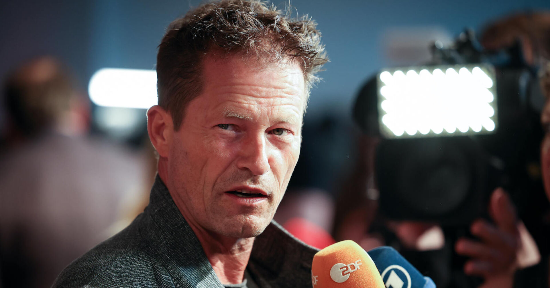 Til Schweiger bei einem Interview.