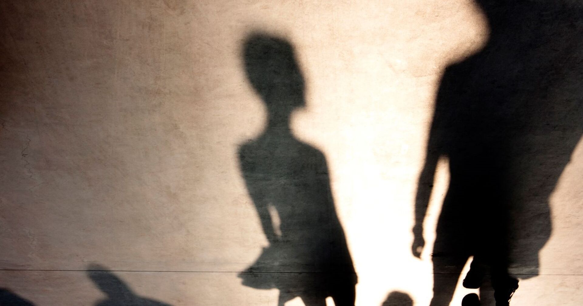 Schatten von Kindern.