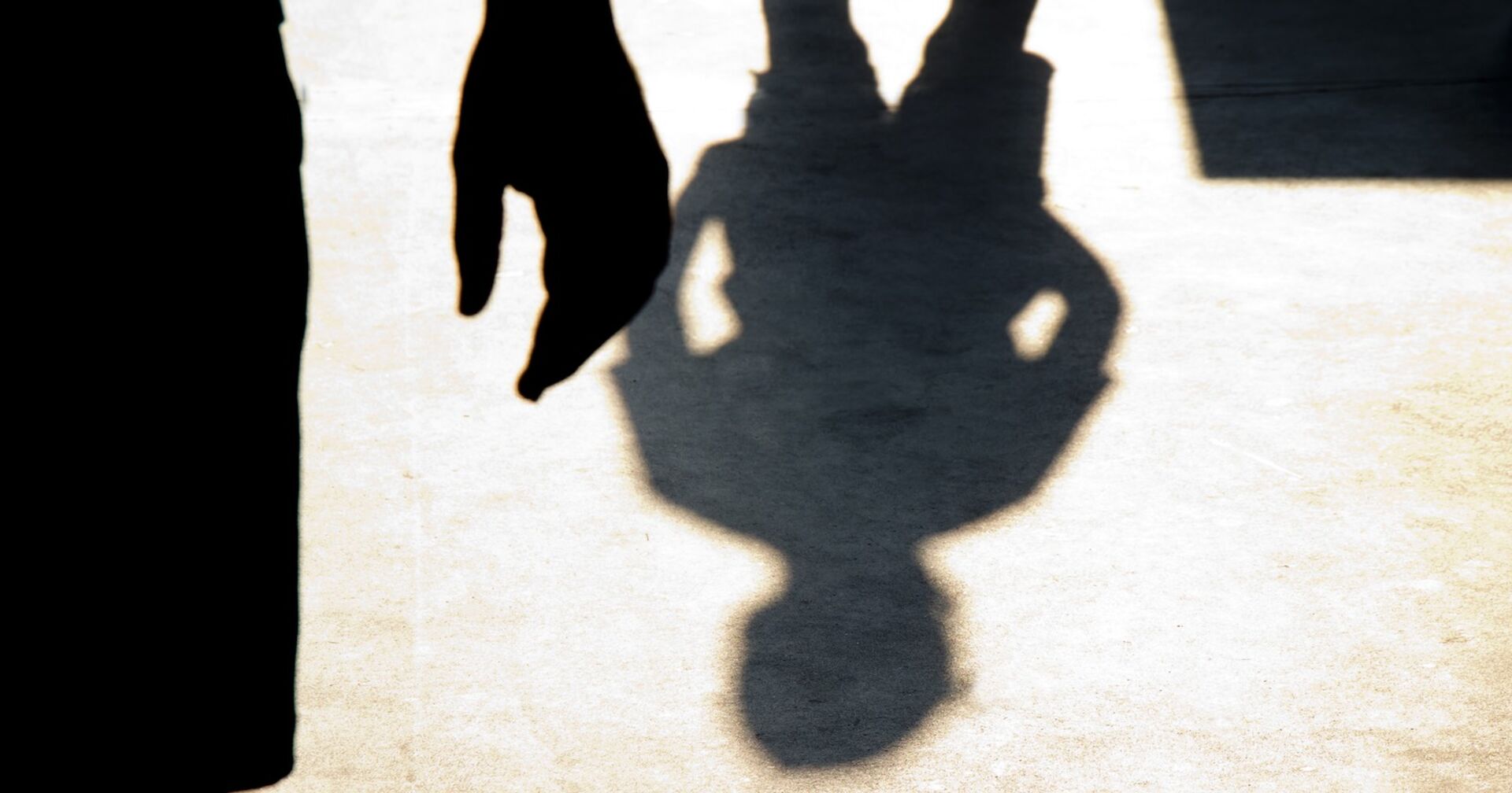 Schatten von zwei Kindern.