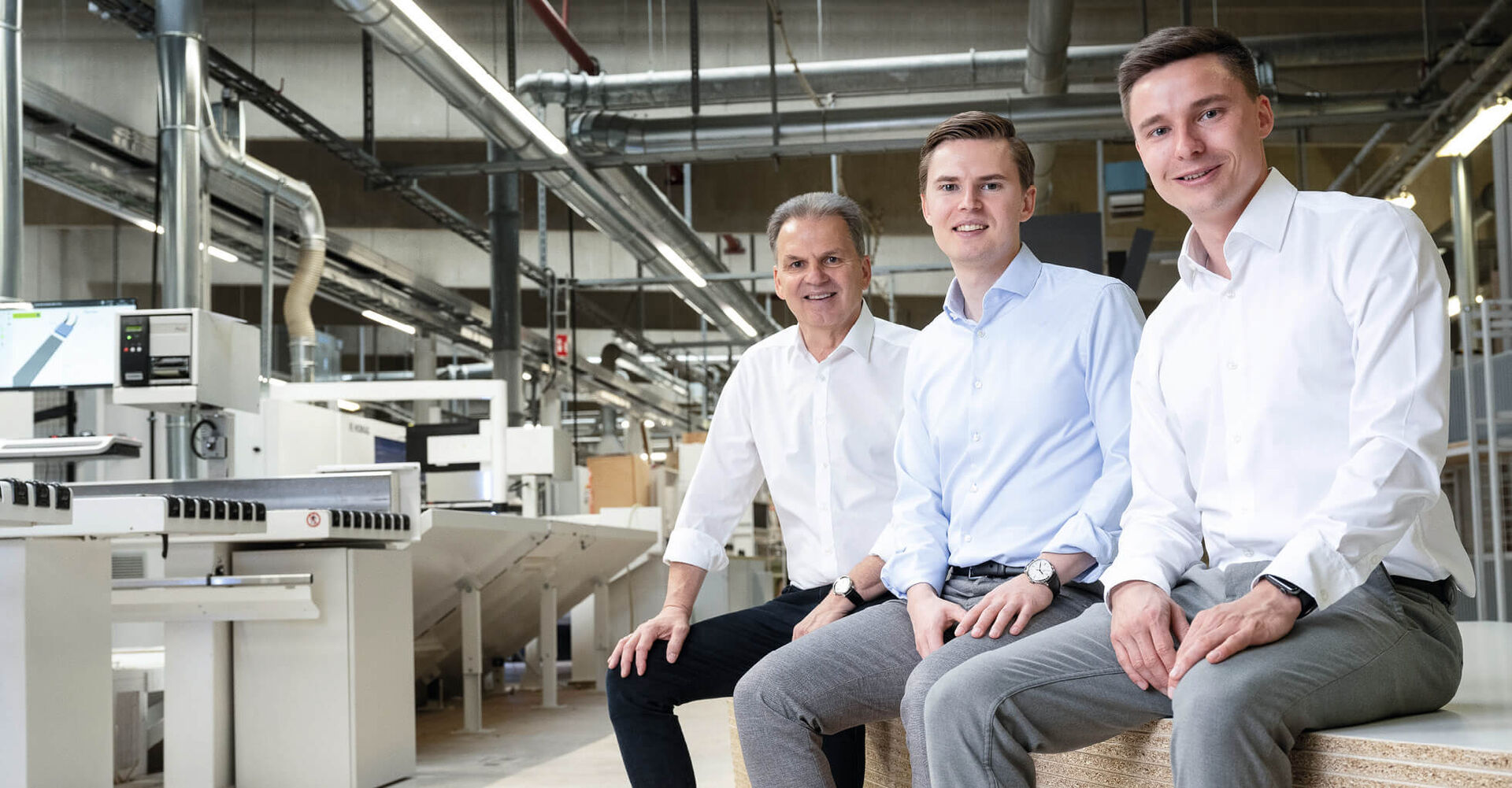 Johann Breitschopf (62) mit den Söhnen Martin (29) und Johannes Breitschopf (31) in ihrem Werk in Dietach bei Steyr.