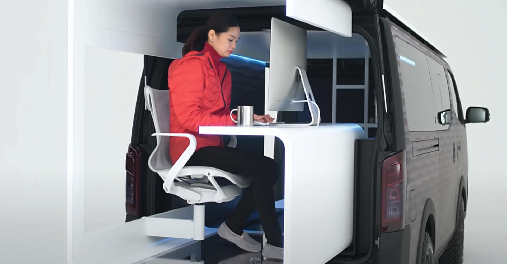 Der Nissan Office Pod ist ein Büromodul, das in den Camper NV350 integrierbar ist. Noch ist es eine Studie.