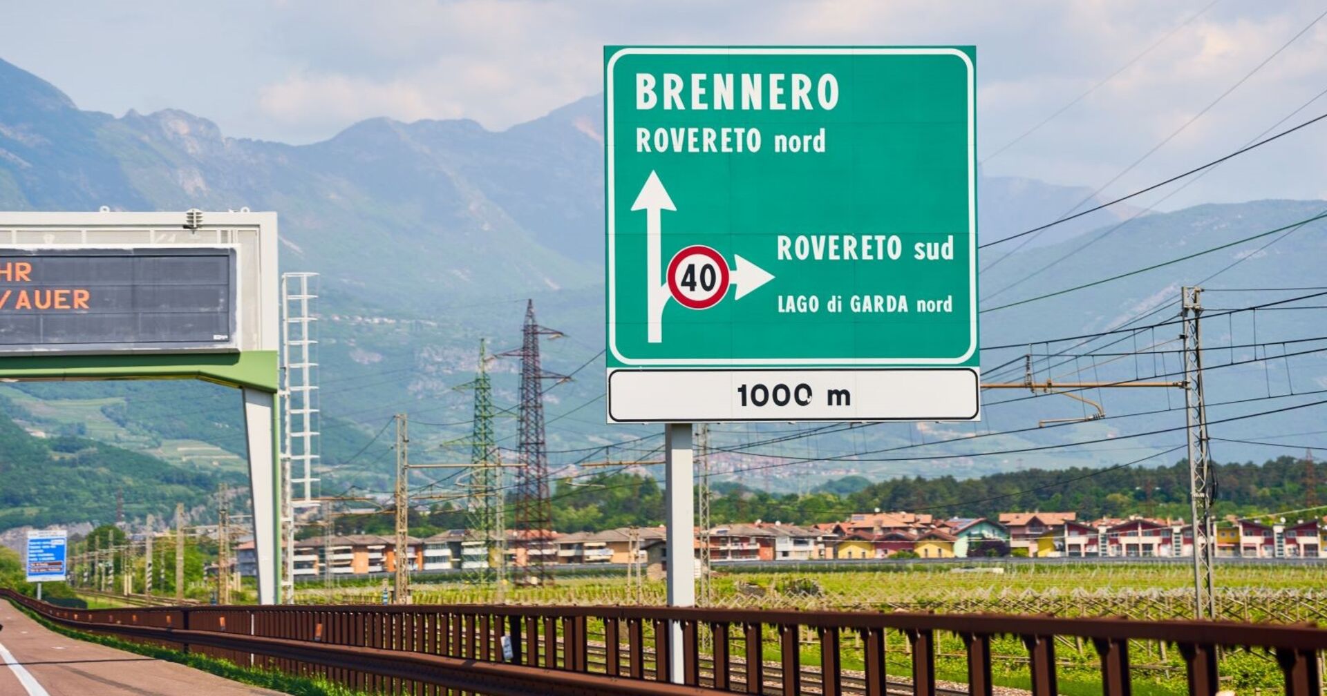 Schild "Brennero" auf der italienischen Brennerautobahn