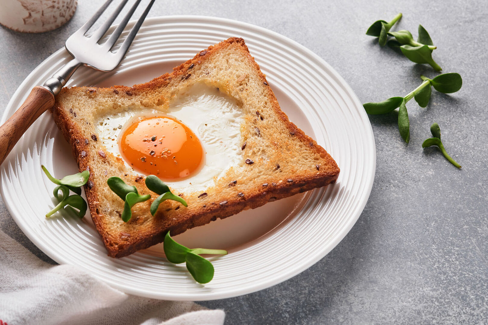 Ei im Brot | Credit: iStock.com/kasia2003