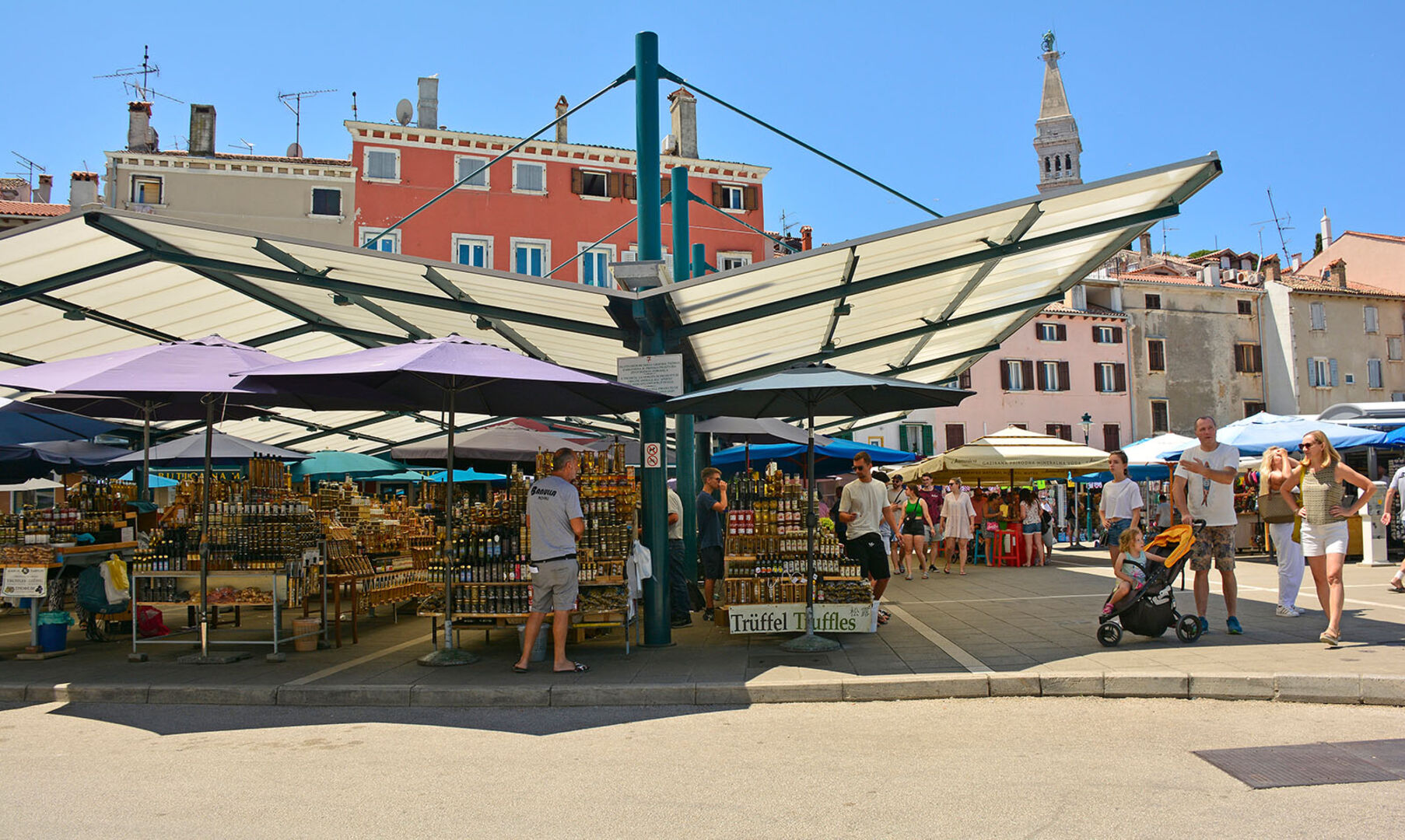 Markt in Rovinj | Credit: iStock.com/Dragoncello