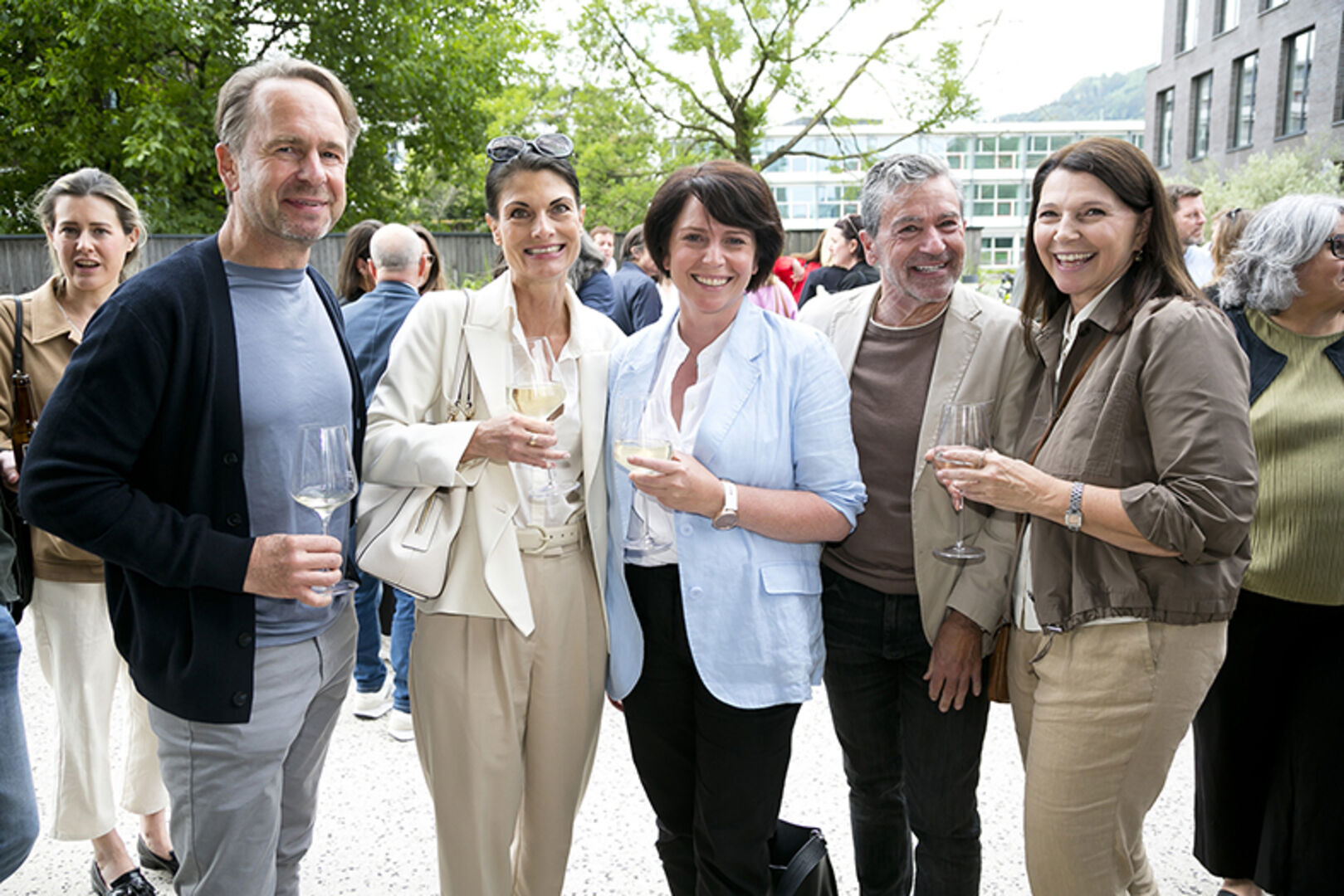 Andrea Bachmayr-Heyda (ifs), Karin Mäser  (Vlbg. Kinderdorf) und Hanno Schuster und LAbg. Heidi Schuster-Burda (v. li.)