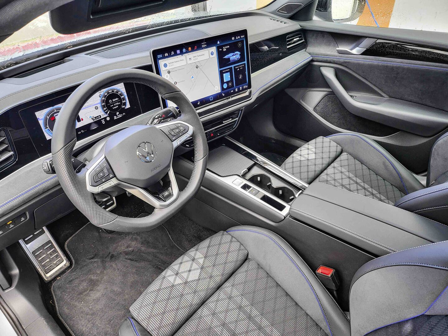VW Passat Cockpit