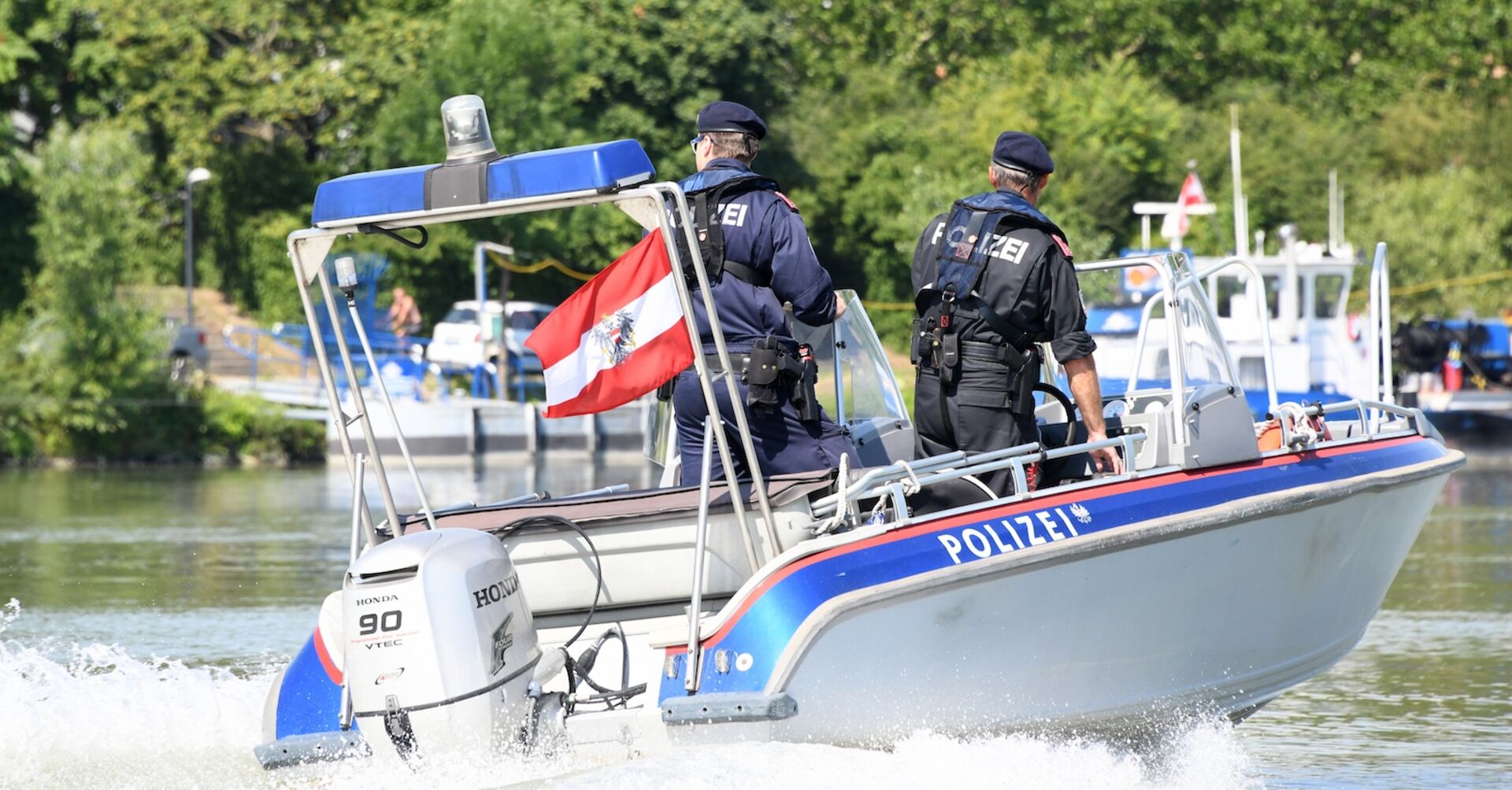 Die Wiener Wasserpolizei ist auf der Suche nach dem Vermissten