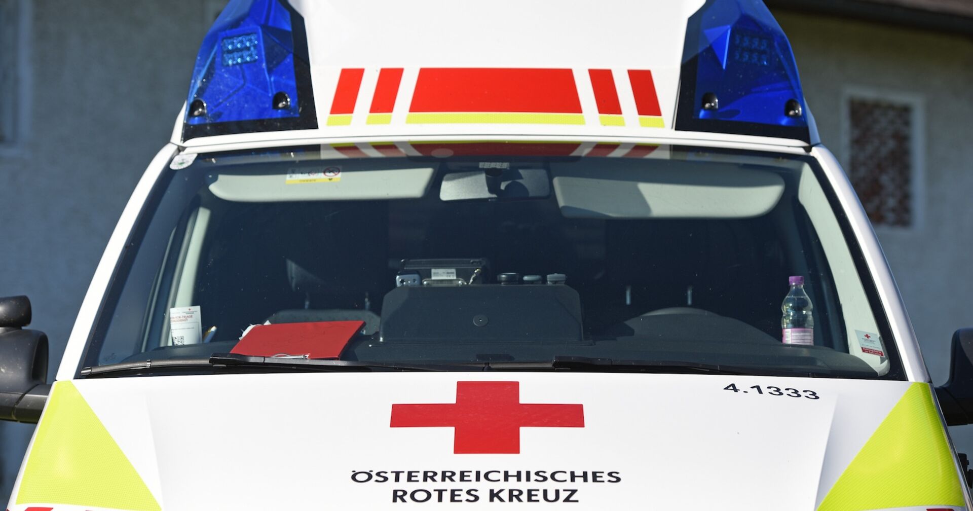 Rettungswagen des österreichischen Roten Kreuzes