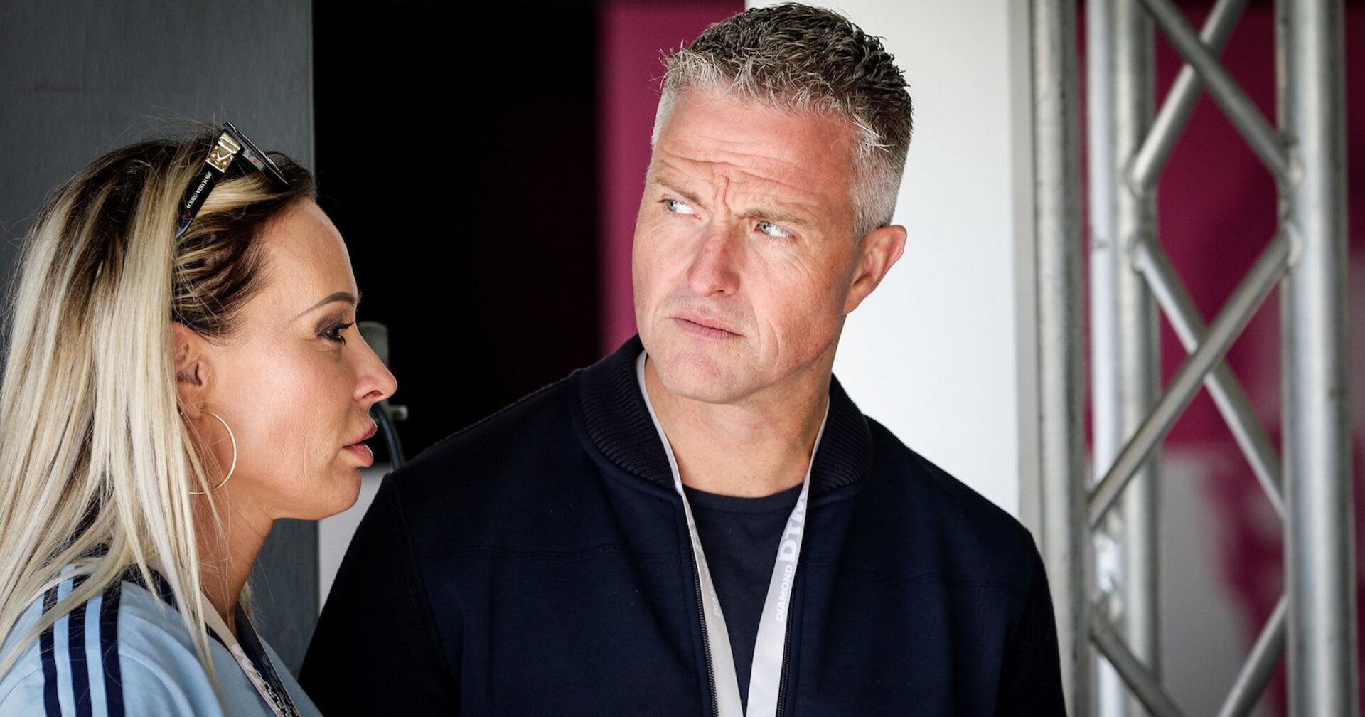 Porträt, Cora im Profil, Ralf daneben von vorne